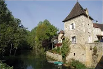 Notre première balade du week-end commence dans le Périgord noir, à Bouzic. Traversé par le Céou, ce village se situe dans le département ...