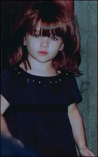 Comment s'appelle la petite soeur du personnage principal ?