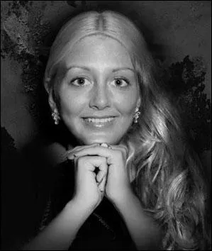 Comment s'appelle celle qui a crit Journal d'un Vampire ?