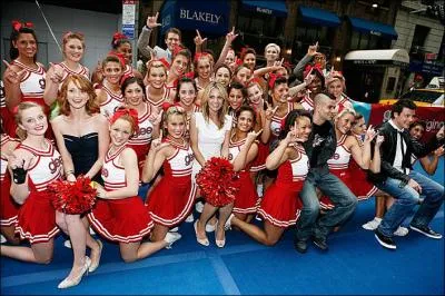 Qui se fait renvoyer des Cheerleaders par Sue Sylvester dans la saison 1 ?