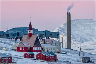 Place à la suite.
Dixième destination : 
Incroyable, tu viens d'apprendre par tes parents que le pays où tu vas, possède une ville où il est interdit de mourir. Mais quel est ce pays ?