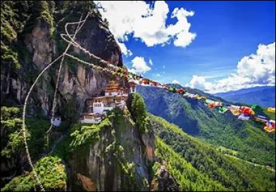 Onzième destination : 
Fascinant, on dirait qu'il y a plus de végétation que d'habitations dans ce pays. Mais quel est pays ? (un peu plus compliqué que les questions précédentes)