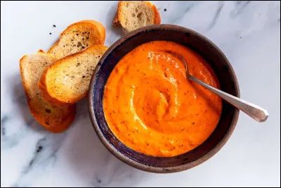 Quel ingrédient se trouve dans la recette traditionnelle de la sauce provençale connue sous le nom de rouille ?