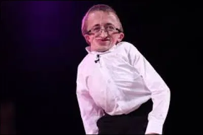 Quel était le nom de cet humoriste ?