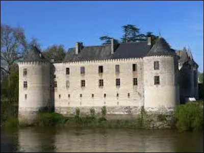 Je vous emmène à présent au château de La Guerche. Village de l'arrondissement de Loches, sur les bords de la Creuse, il se situe dans le département ...