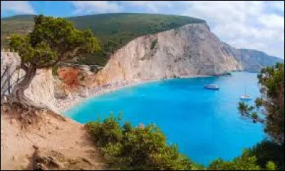 De quel pays dépend l'île de Leucade ?