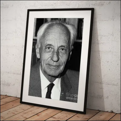 Trois de ces découvertes ont rapporté des prix Nobel de médecine à la France. Trouvez l'intrus.