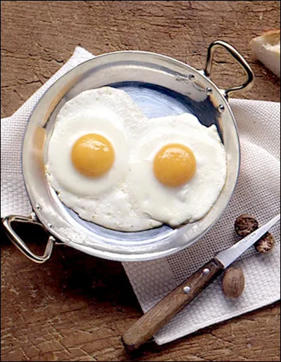 Sous l'effet de la chaleur, les protéines se solidifient.
C'est :