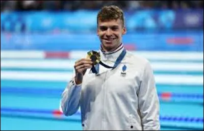 Combien de médailles ont été attribuées à Léon marchand aux Jeux olympiques de Paris ?