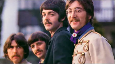 Qui était le batteur initial des Beatles ?