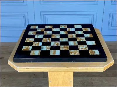 Ensuite, savez-vous combien de cases il y a sur un plateau d'échecs ?