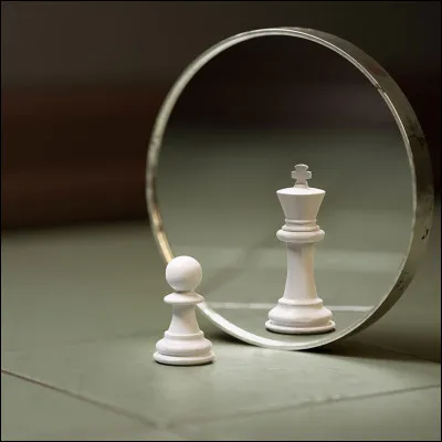 D'ailleurs, excepté ce coup spécial, comment se déplacent les pions ?