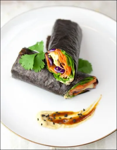 Quel nom portent les algues comestibles utilisées dans la cuisine japonaise ?