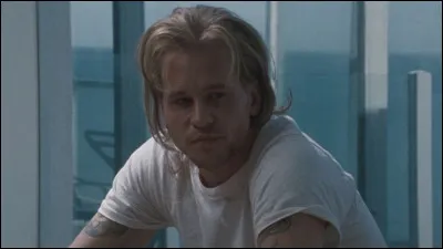 Val Kilmer a joué dans un film policier de Michael Mann, qui est sorti en 1996. On y voit aussi Robert De Niro, Al Pacino, Ashley Judd, Natalie Portman, Wes Studi, William Fichtner et Jon Voight. Quel est ce film ?