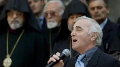 Quelle chanson caritative fut écrite en 1989 par Charles Aznavour ?