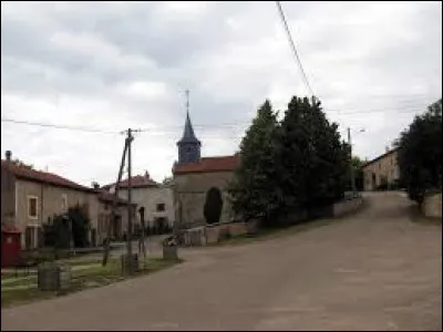 Nous démarrons notre promenade en Lorraine, à Avrainville. Village de l'arrondissement de Neufchâteau, il se situe dans le département ...
