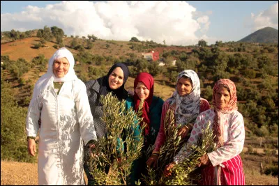 Tu annonces &agrave; tes copines que tu es en couple avec lui. Qu'attends-tu comme r&eacute;action ?