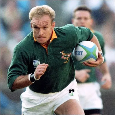 Quel acteur incarne le rugbyman sud-africain François Pienaar dans le film "Invictus" ?