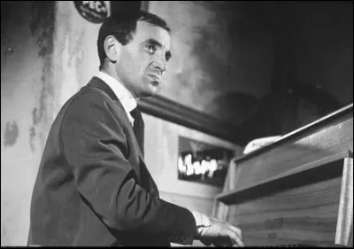 Dans quel film rencontre-t-on Aznavour à ses débuts ?