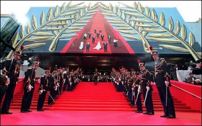 Combien de réalisateurs obtiennent deux Palmes d'or à Cannes ?