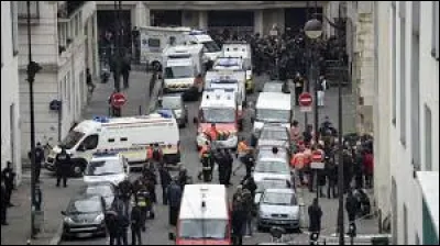 Quel slogan a vu le jour à la suite de l'attentat contre Charlie Hebdo, en 2015 ?