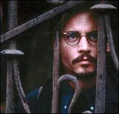 Johnny aime dcidment beaucoup jouer dans les films commenant par N... Quel tait son mtier dans 'La Neuvime Porte' de Roman Polanski ?