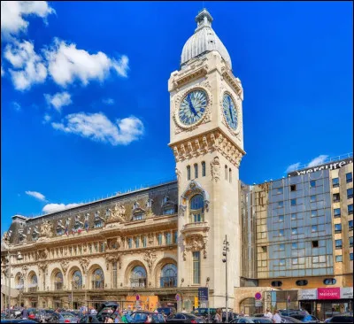 Quelle heure est-il lorsque Paris s'éveille, dans la chanson de Jacques Dutronc ?