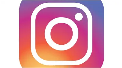 Quelle marque de v&ecirc;tements utilise un logo repr&eacute;sentant un joueur de polo, dont les d&eacute;tails peuvent varier l&eacute;g&egrave;rement selon les collections ?