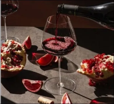 Montmartre est connu pour ses "vignes" qui produisent un vin. Quel est le nom de ce vin ?