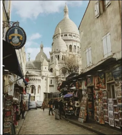 Le quartier de Montmartre était autrefois un village indépendant avant de devenir un quartier parisien. En quelle année a-t-il été rattaché à Paris ?