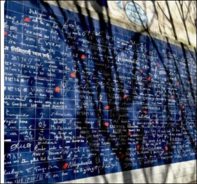 Dans quel square de Montmartre peut-on trouver le célèbre "mur des je t'aime" ?