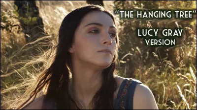 De quelle couleur était la robe de Lucy Gray au début ? (Tome 4)