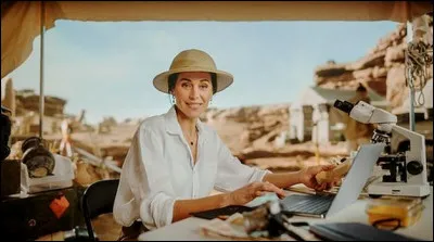 De qui est cette citation : "Faites comme moi, épousez un archéologue. C'est le seul homme qui vous regardera avec de plus en plus d'intérêt à mesure que passeront les années." ?