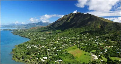 Quelle île du Pacifique est surnommée "Le Caillou" ?