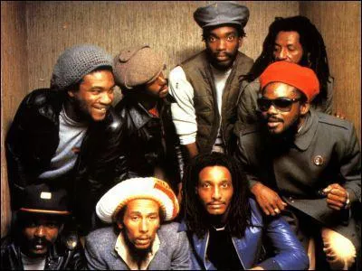 Quel groupe Peter Tosh forma-t-il avec Bob Marley ?