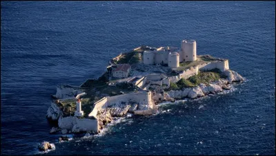 Quel est le nom du château situé à Marseille ?