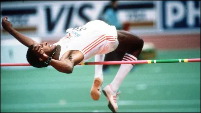 En athl&eacute;tisme, le saut le plus haut r&eacute;alis&eacute; mesurait ....... de 3 m&egrave;tres de hauteur.