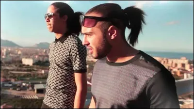 Quelle chanson n'est pas chantée par Djadja et Dinaz ?