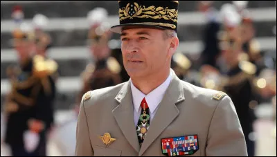 Dans la Constitution française, qui est le chef des armées ?