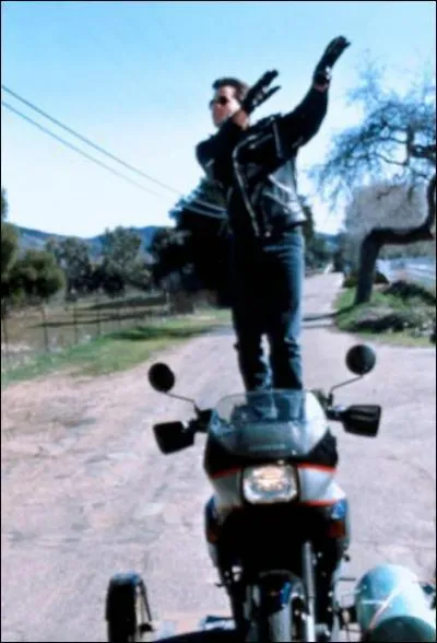 Sur quoi se trouve Ramada la premire fois que Charlie Sheen la rencontre ?