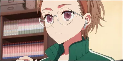 De quelle couleur sont ses cheveux ?