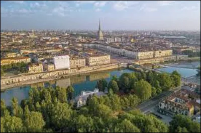 Le nom de cette grande ville travers&eacute;e par le P&ocirc;, capitale du Pi&eacute;mont, se termine par un ...