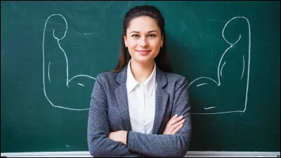 Elle travaille dans une école. Elle aide les élèves à apprendre. Qui est-elle ?