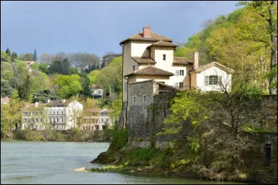 En quelle année le quartier de Saint-Rambert-l'Île-Barbe a-t-il été rattaché au neuvième arrondissement de Lyon ?