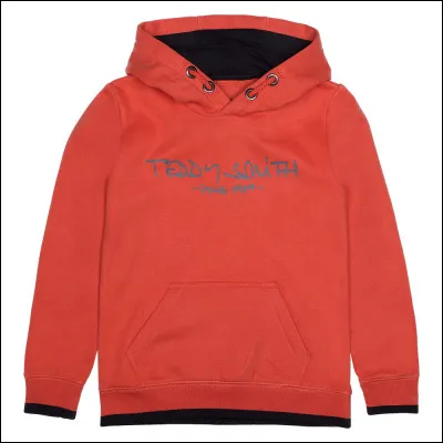 Il y a elle aussi...