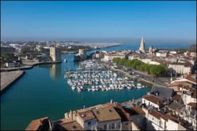 Dans quel département se trouve la ville de La Rochelle ?