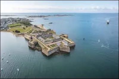 Dans quel département se trouve la ville de Lorient ?