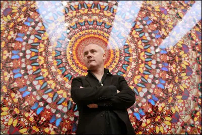 Quel artiste a recouvert un crâne humain de diamants ?