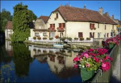 Commune de l'aire d'attraction Dijonnaise, Mirebeau-sur-Bèze se situe dans l'ancienne région ...