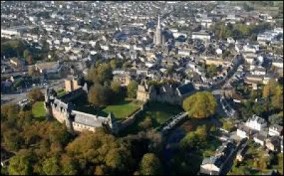 Quelle est cette ville de 12 000 habitants, sous préfecture située à la bordure nord est du département ?